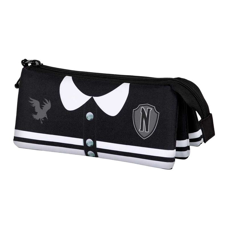 Trousse triple Wednesday Varsity KARACTERMANIA posée sur une table, montrant ses dimensions compactes et son style moderne