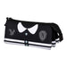 Trousse triple Wednesday Varsity KARACTERMANIA posée sur une table, montrant ses dimensions compactes et son style moderne