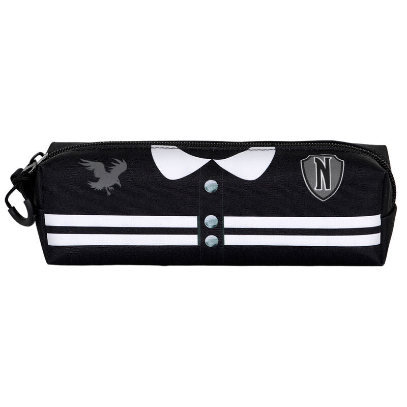 Vue de face de la trousse Wednesday Varsity KARACTERMANIA avec fermeture éclair et motif distinctif
