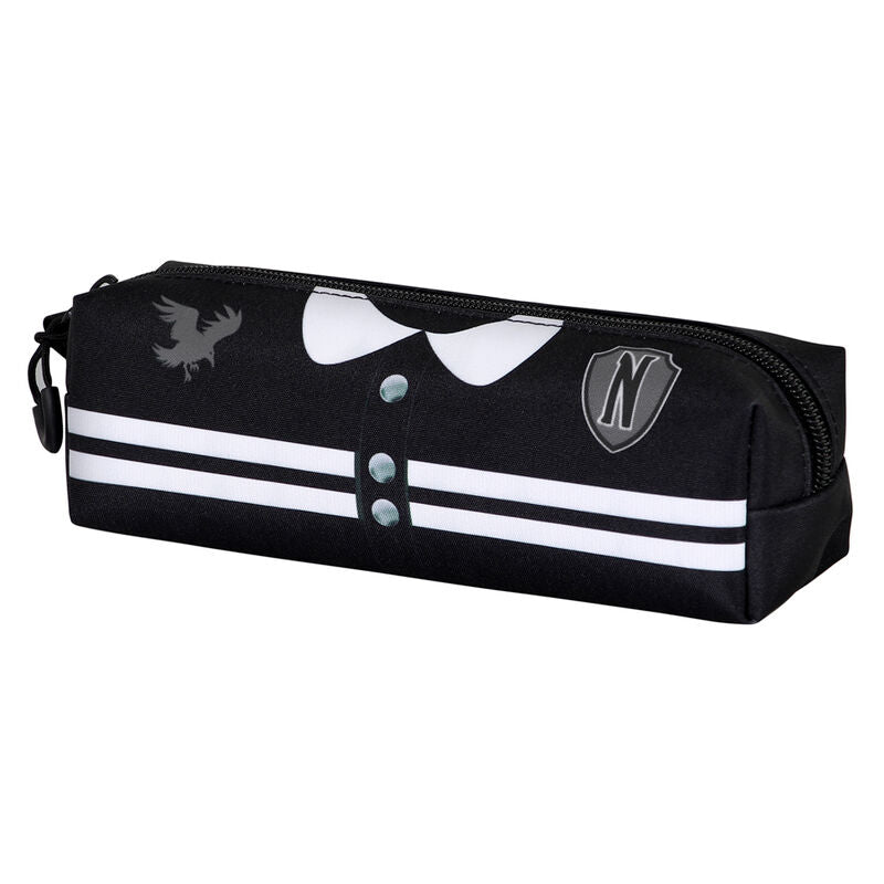 Image détaillée du profil carré de la trousse Wednesday Varsity KARACTERMANIA montrant ses dimensions compactes