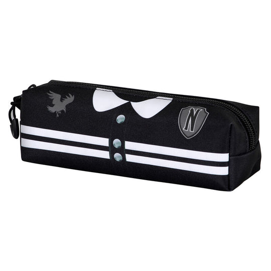 Image détaillée du profil carré de la trousse Wednesday Varsity KARACTERMANIA montrant ses dimensions compactes