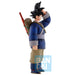 Figurine Son Goku avec effets d'énergie sculptés sur le socle