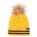 Vue rapprochée du bonnet Hufflepuff CERDÁ montrant la qualité du tricot et les détails du logo brodé