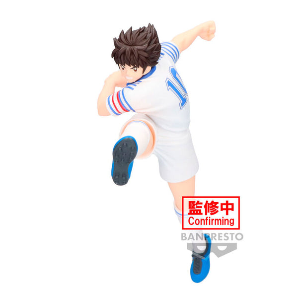 Figurine Ozora Tsubasa de 16cm issue de Captain Tsubasa Vibration Stars par BANPRESTO, montrant le personnage en tenue de football dynamique.