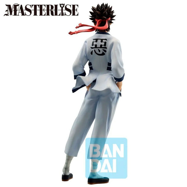 Profil latéral de la figurine BANPRESTO de Himura Kenshin avec tenue traditionnelle rouge