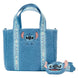 Sac tote Loungefly Stitch Disney en peluche sherpa avec détails brodés sur fond blanc