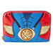 Vue avant du portefeuille Loungefly Doctor Strange Marvel en cuir vegan avec fermeture zippée dorée