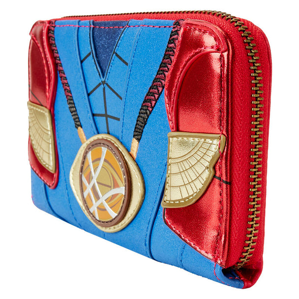 Détail de la fenêtre d'identité en forme d'œil découpée sur le portefeuille Doctor Strange Loungefly