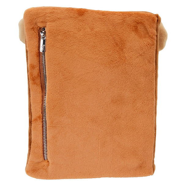 Détail du tissu brodé et appliqué représentant un Ewok sur la couverture du carnet