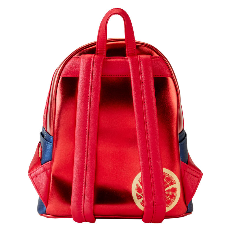 Photo de la quincaillerie couleur or antique sur le sac à dos Loungefly Doctor Strange.