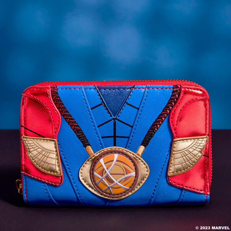 Fermeture zippée antique dorée du portefeuille Loungefly Doctor Strange Marvel en gros plan