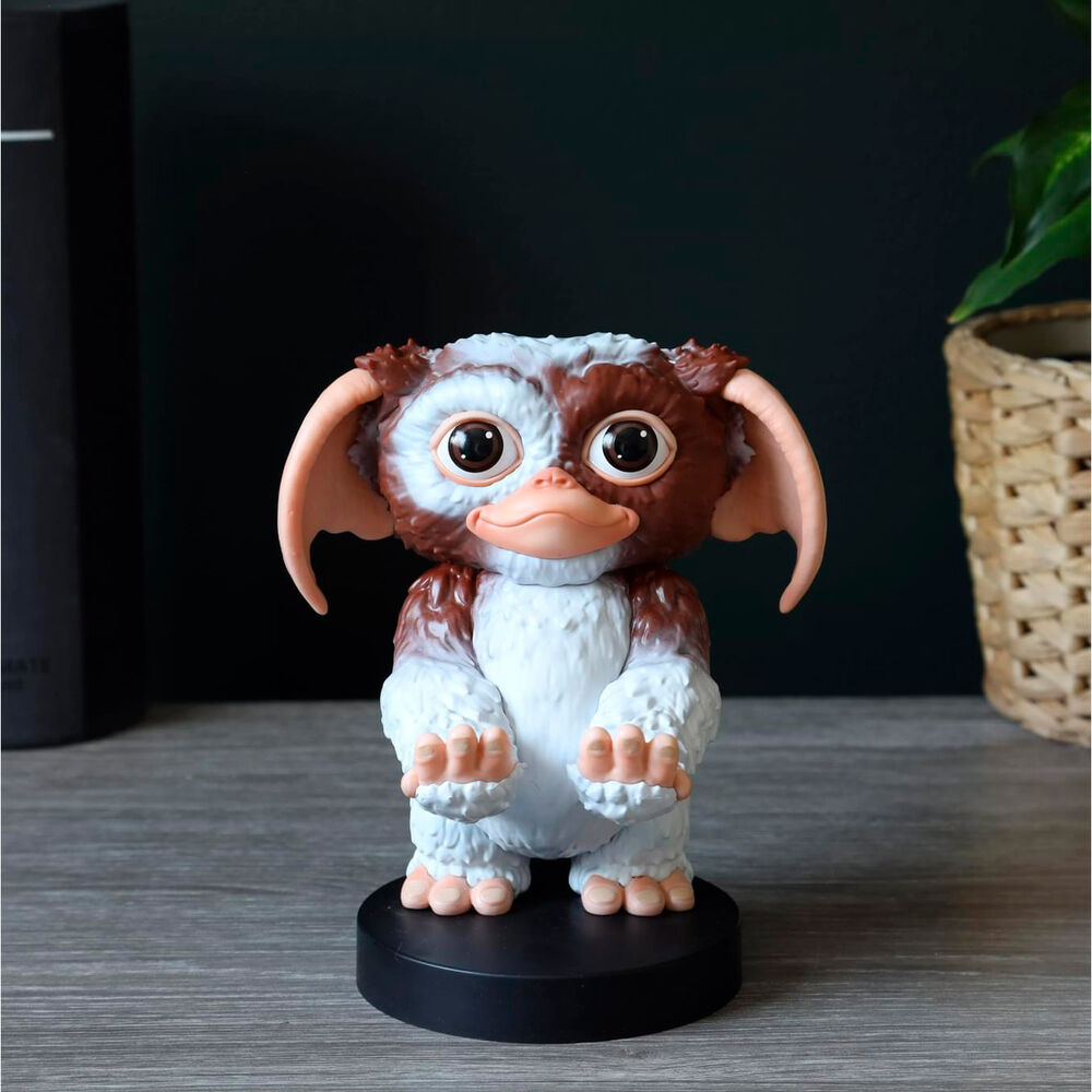 Support Gremlins Gizmo en situation réelle sur un setup gaming moderne et organisé