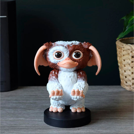 Support Gremlins Gizmo en situation réelle sur un setup gaming moderne et organisé