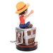 Support Cable Guy Luffy avec smartphone iPhone en charge sur bureau de gamer