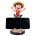 Support Cable Guy Luffy tenant une manette Xbox Series S sur fond clair