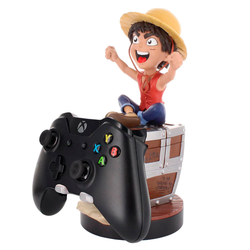 Photo du support Cable Guy Luffy avec éclairage studio mettant en valeur les détails