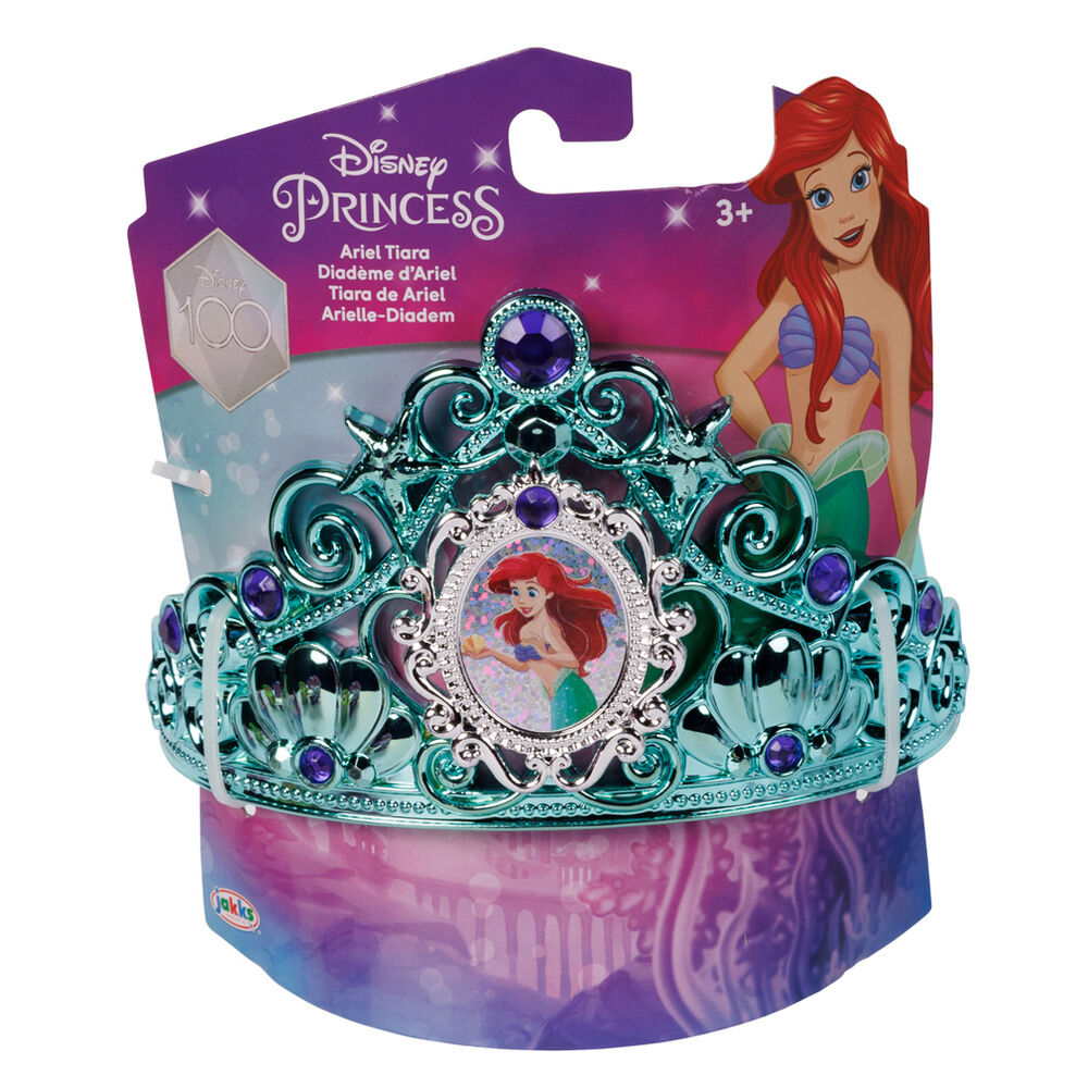 Fille portant une couronne tiara Disney Princesses souriante et joyeuse