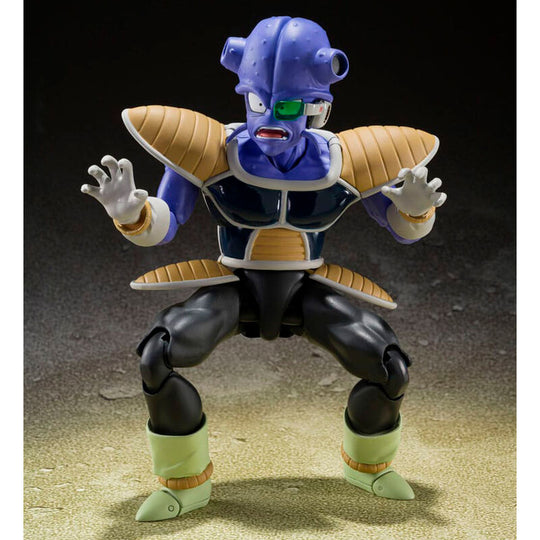 Vue rapprochée de la figurine Kyewi avec accessoires inclus, illustrant ses articulations mobiles