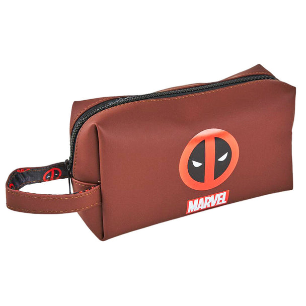 Vue avant de la trousse de maquillage Marvel Deadpool CERDÁ avec design rouge et noir distinctif