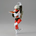 Photo de la figurine Jeice posée sur un socle, illustrant sa stabilité et son design soigné