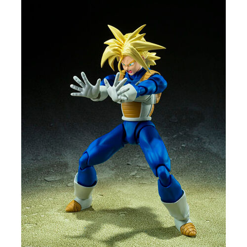 Vue arrière de la figurine Trunks Super Saiyan mettant en valeur la texture des vêtements