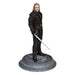 Figurine Geralt de Rivia 17cm, vue de côté montrant l'épée et les vêtements caractéristiques du personnage emblématique de The Witcher
