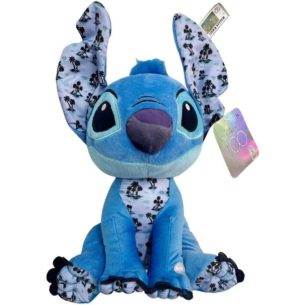 Détail de la peluche Stitch Disney montrant sa texture douce et ses finitions soignées sur fond blanc
