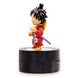Photo rapprochée des détails de la figurine Luffy sur le réveil LED One Piece avec les boutons de réglage visibles