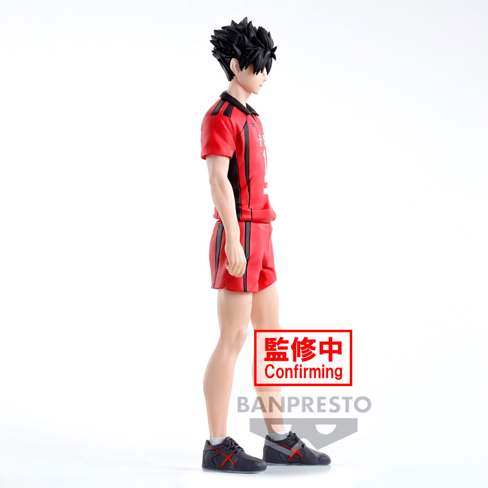 Figurine Tetsuto Kuroo Haikyu!! présentée sur socle avec éclairage mettant en valeur les couleurs