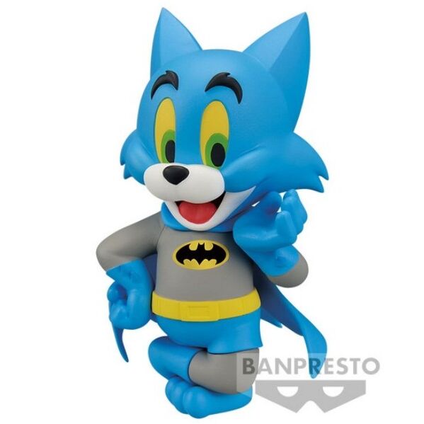 Photo de la figurine Tom and Jerry Batman montrant les détails du costume et accessoires