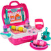Coffret Barbie Glamping de MATTEL avec barbecue et accessoires rangés dans une valise de transport rose.
