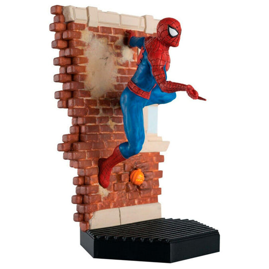 Gros plan sur le visage et le costume détaillé de Spiderman par EAGLEMOSS HERO COLLECTOR