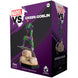 Profil gauche de la figurine Green Goblin montrant les textures et accessoires fidèles au personnage Marvel