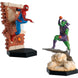 Photo de la figurine Marvel VS Spiderman sur son socle collector avec éclairage studio