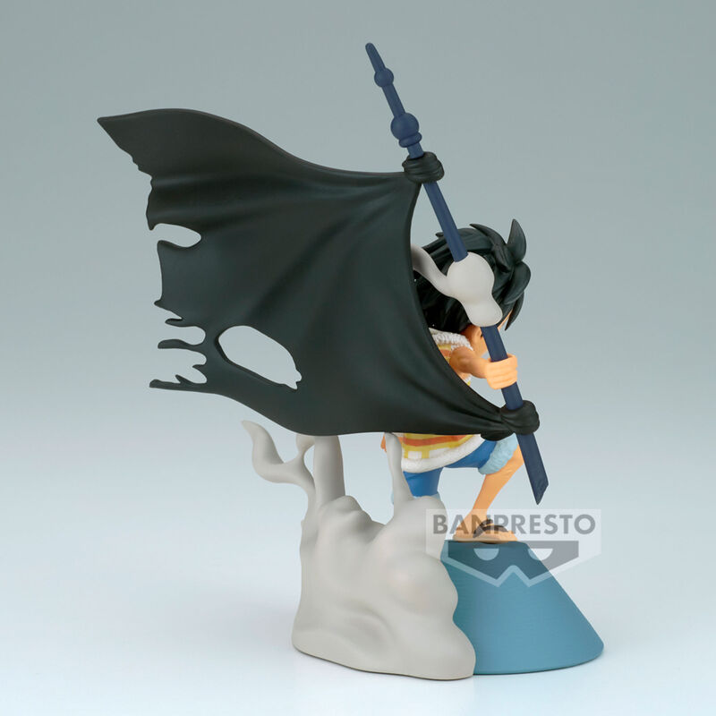 Profil gauche de la figurine Monkey D Luffy 8cm montrant la posture et les accessoires de la collection BANPRESTO