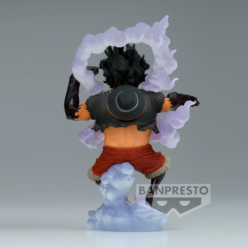 Gros plan sur le visage expressif de la figurine Monkey D Luffy King of Artist