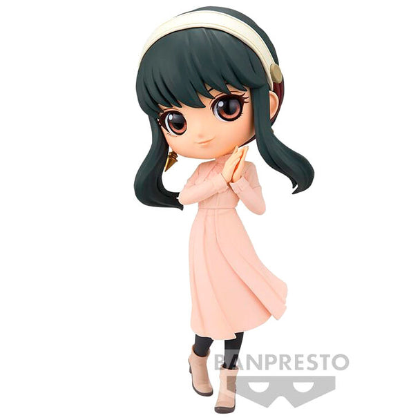 Figurine Yor Forger de Spy X Family, 14 cm, réalisée par BANPRESTO, vue de face avec détails précis.