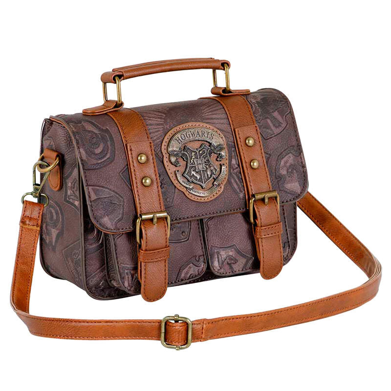 Sacoche Harry Potter Pride portée en bandoulière par un modèle sur fond neutre.