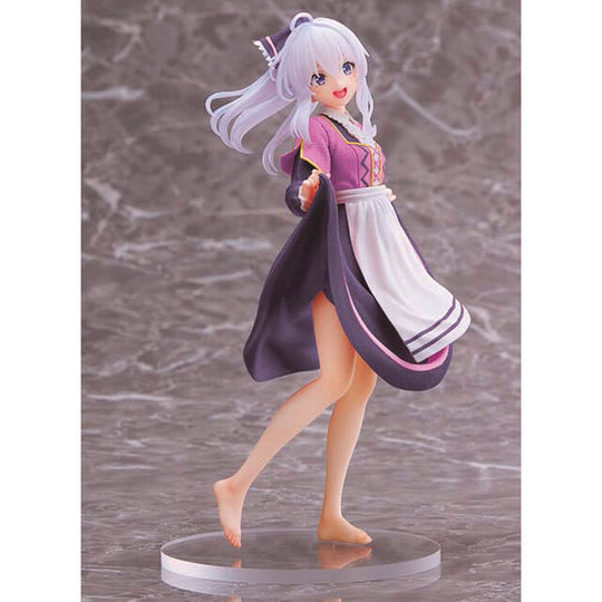 Figurine Elaina Grape Stomping en PVC par TAITO, représentant la sorcière Elaina dans une pose dynamique avec des raisins, issue de l'anime Wandering Witch.