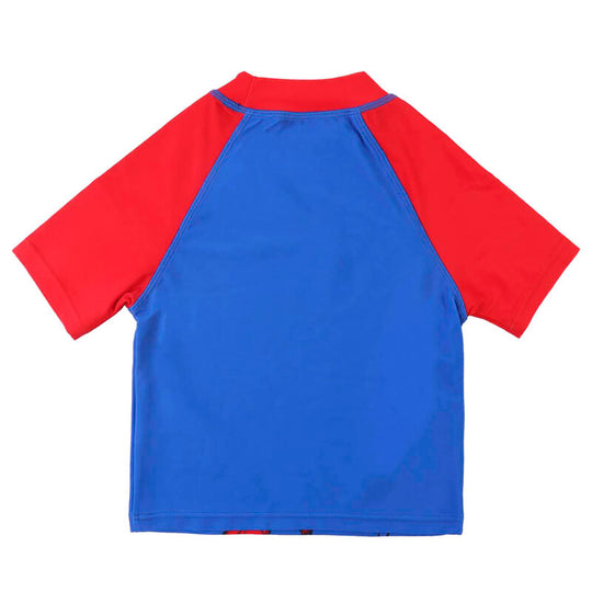 Détail du tissu et du logo Spiderman sur le t-shirt de bain CERDÁ pour enfant, protection solaire UV50