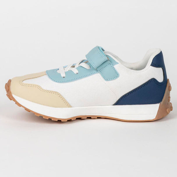Détail latéral des baskets Disney Stitch CERDÁ montrant les matériaux en coton, PU et polyester