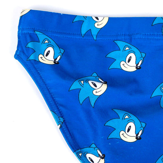 Présentation des différentes tailles disponibles du slip de bain Sonic the Hedgehog signé CERDÁ