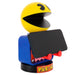 Support Pac Man tenant une télécommande universelle sur un meuble TV