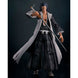 Profil latéral de la figurine Kenpachi Zaraki S.H. Figuarts avec son épée caractéristique.