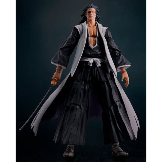 Vue rapprochée du visage expressif de la figurine Kenpachi Zaraki avec ses yeux perçants.