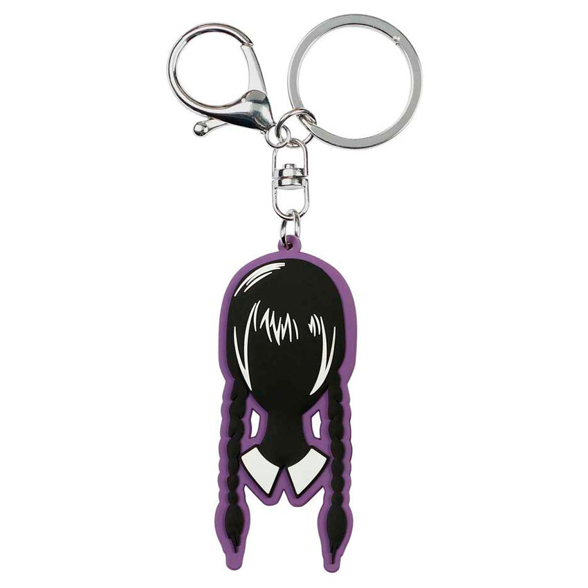 Porte-clés Wednesday Addams accroché à un sac, montrant son design compact et sa robustesse pour un usage quotidien