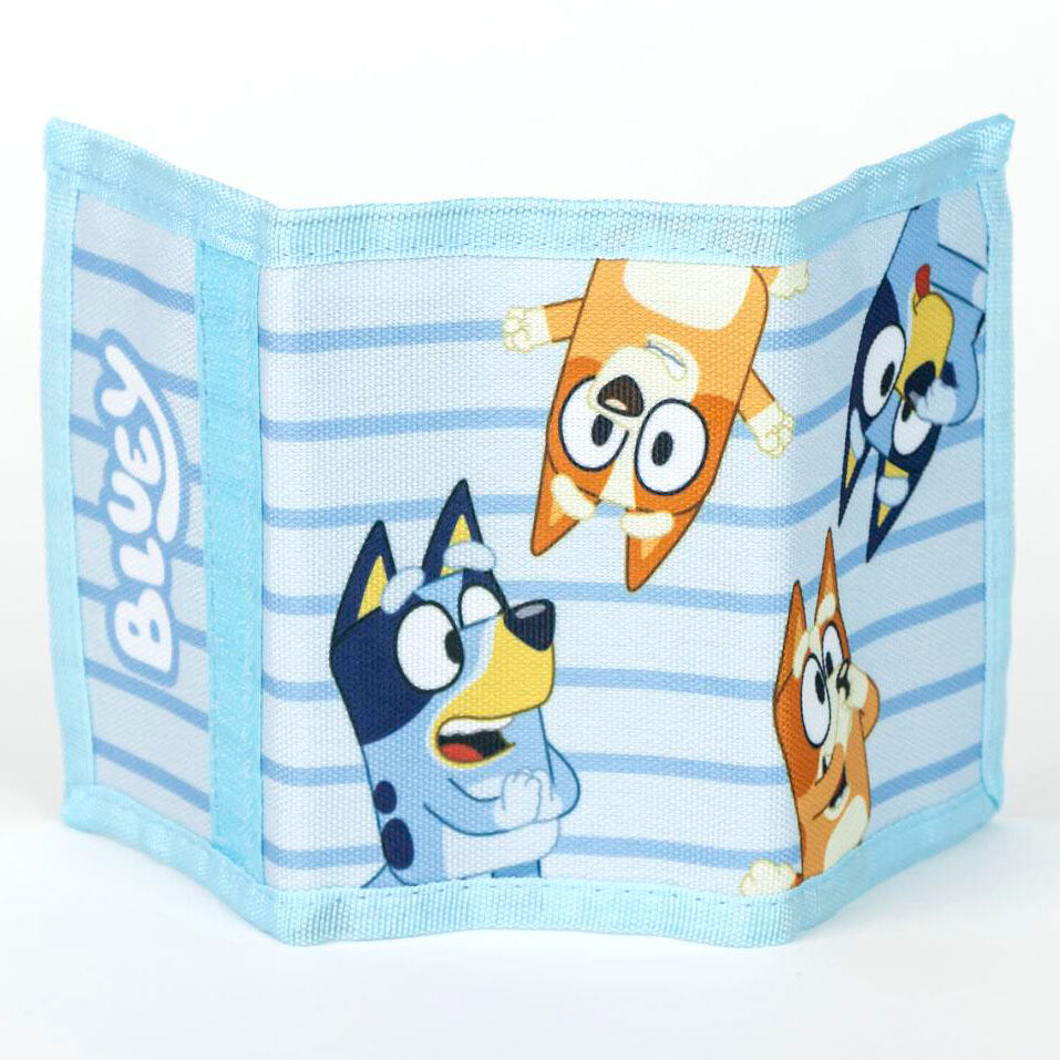 Portefeuille Bluey CERDÁ fermé, affichant un design ludique et coloré inspiré de la série animée.