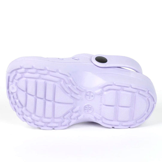 Photo des différentes tailles disponibles des clogs Disney Stitch alignées côte à côte