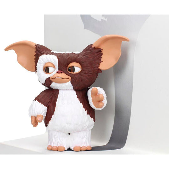 Vue arrière de la figurine Gremlins Gizmo mettant en valeur sa posture et finition
