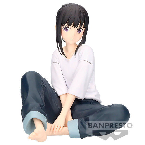 Figurine Takina Inoue de Lycoris Recoil en position détendue vue de face, hauteur 11cm